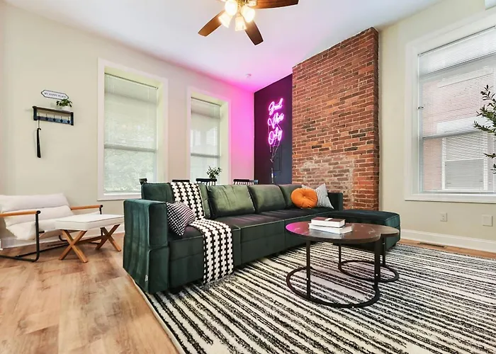 Netflix+bbq+9bedrooms With Parking Near Bakery Sq. Apartment