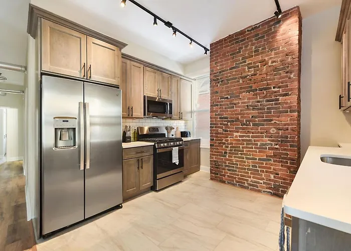 Netflix+bbq+9bedrooms With Parking Near Bakery Sq. *
