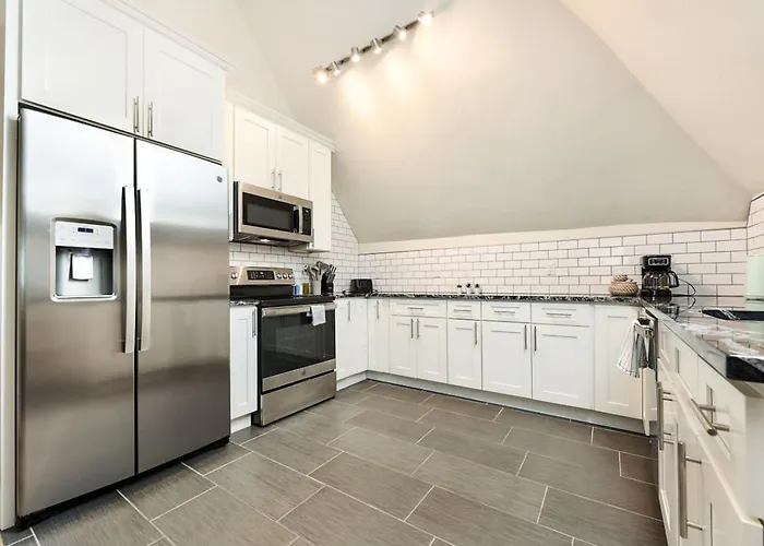 Netflix+bbq+9bedrooms With Parking Near Bakery Sq. Apartment Pittsburgh