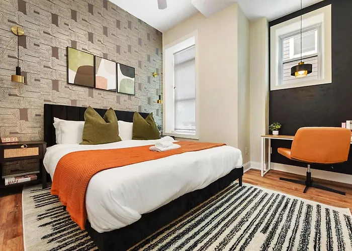Netflix+bbq+9bedrooms With Parking Near Bakery Sq. Apartment *