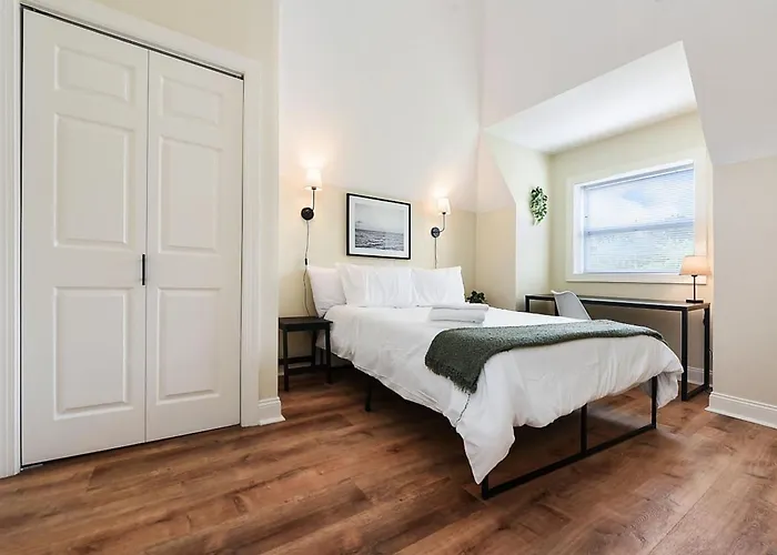 Netflix+bbq+9bedrooms With Parking Near Bakery Sq.