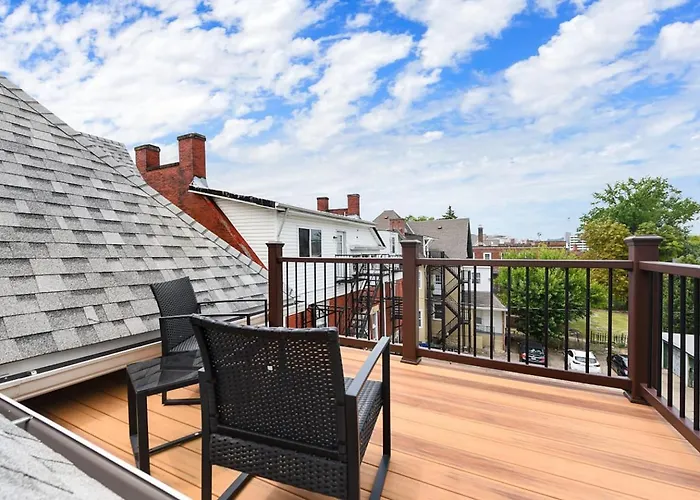 Netflix+bbq+9bedrooms With Parking Near Bakery Sq.